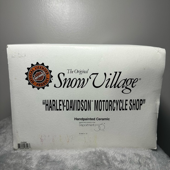 Department 56 The Original Snow Village “Harley-Davidson Motorcycle Shop” - Picture 4 of 16